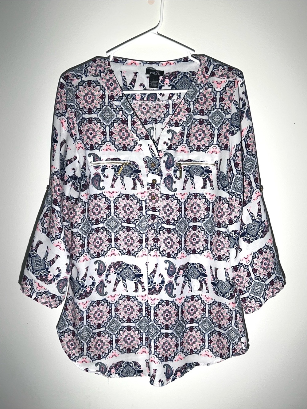 RUE21 Elephant Floral Print 3/4-Tab-sleeved Top. Size Large. - Picture 7 of 7